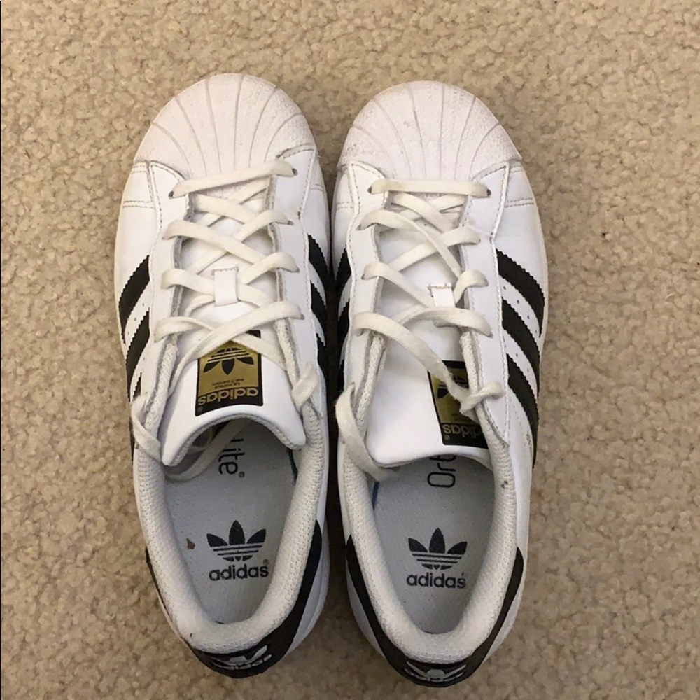 Used!! Adidas original superstar shoes